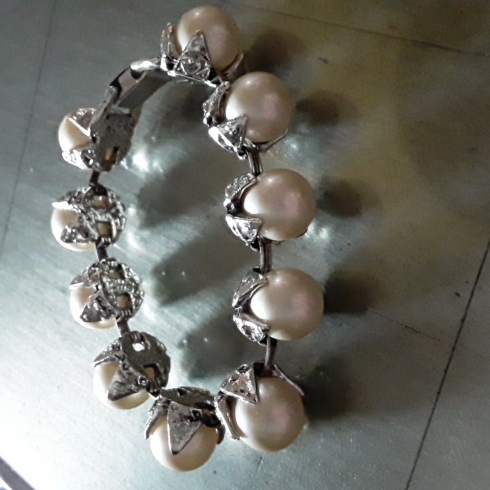 80s Faux Pearl Bracelet, silver tone